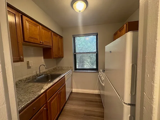 Royal Gardens Apartments — Photo 49