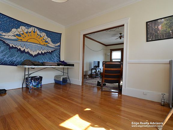 3rd image of 28 Falkland St #3