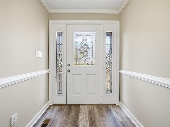 4th image of 9 Rhodelia Ln