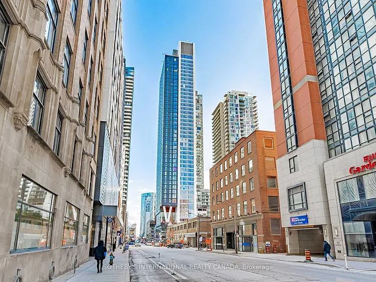 357 King St W #806 — Photo 1