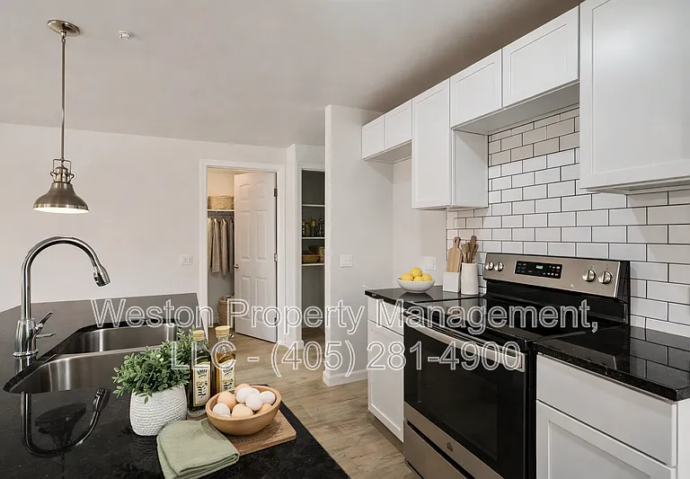 711 NW 30th St #4 — Photo 3