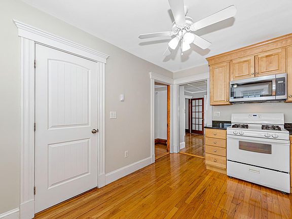 5th image of 68 Sunnyside Ave #1
