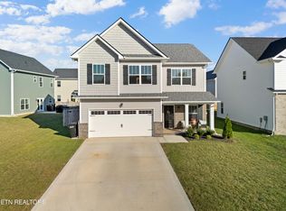 2733 Farmhouse Dr, Maryville, TN 37803