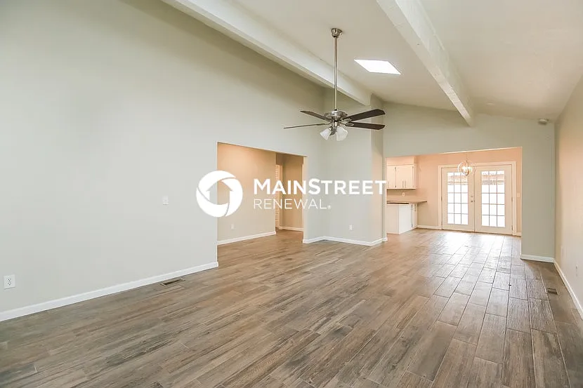 2905 Parkside Dr — Photo 4