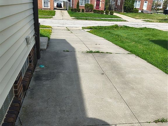 5th image of 21104 Clare Ave