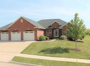 3223 Arrowwood Ln, Dubuque, IA 52001