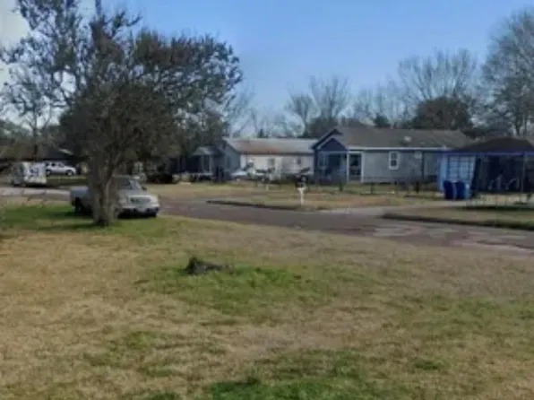 906 Rice St, Hempstead, TX 77445