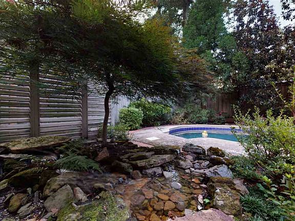 3rd image of 6398 Kirby Oaks Dr