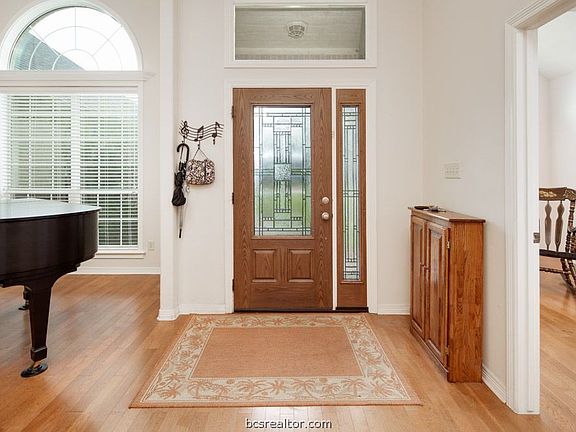 4th image of 4005 Rehel Dr