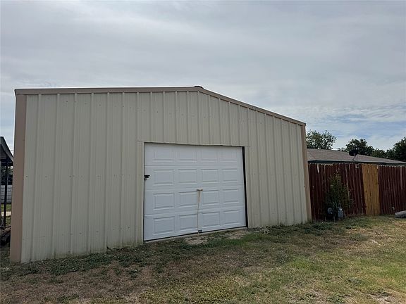 3rd image of 701 NE 3rd St