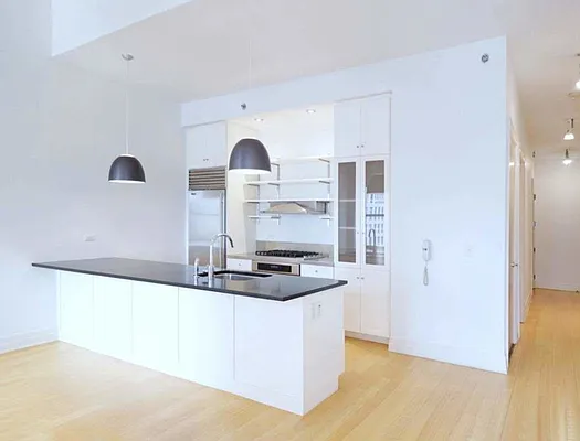 Rented by New York Casas Ltd. | media 14