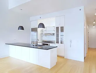Rented by New York Casas Ltd.