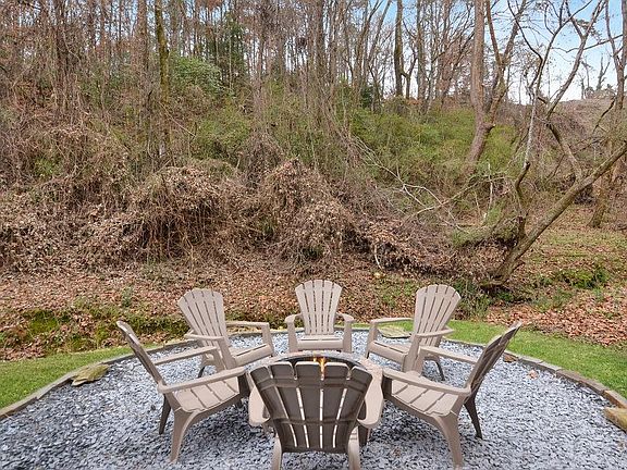 3rd image of 165 Corbin Hill Rd