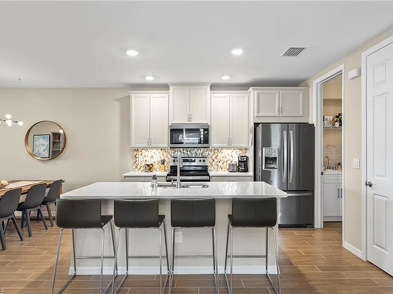 14644 Edgewater Cir — Photo 6