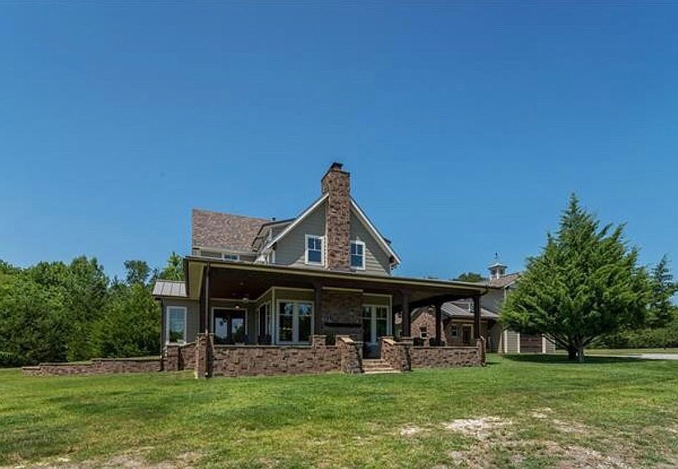 2nd image of 806 Possom Trot Hollow Rd