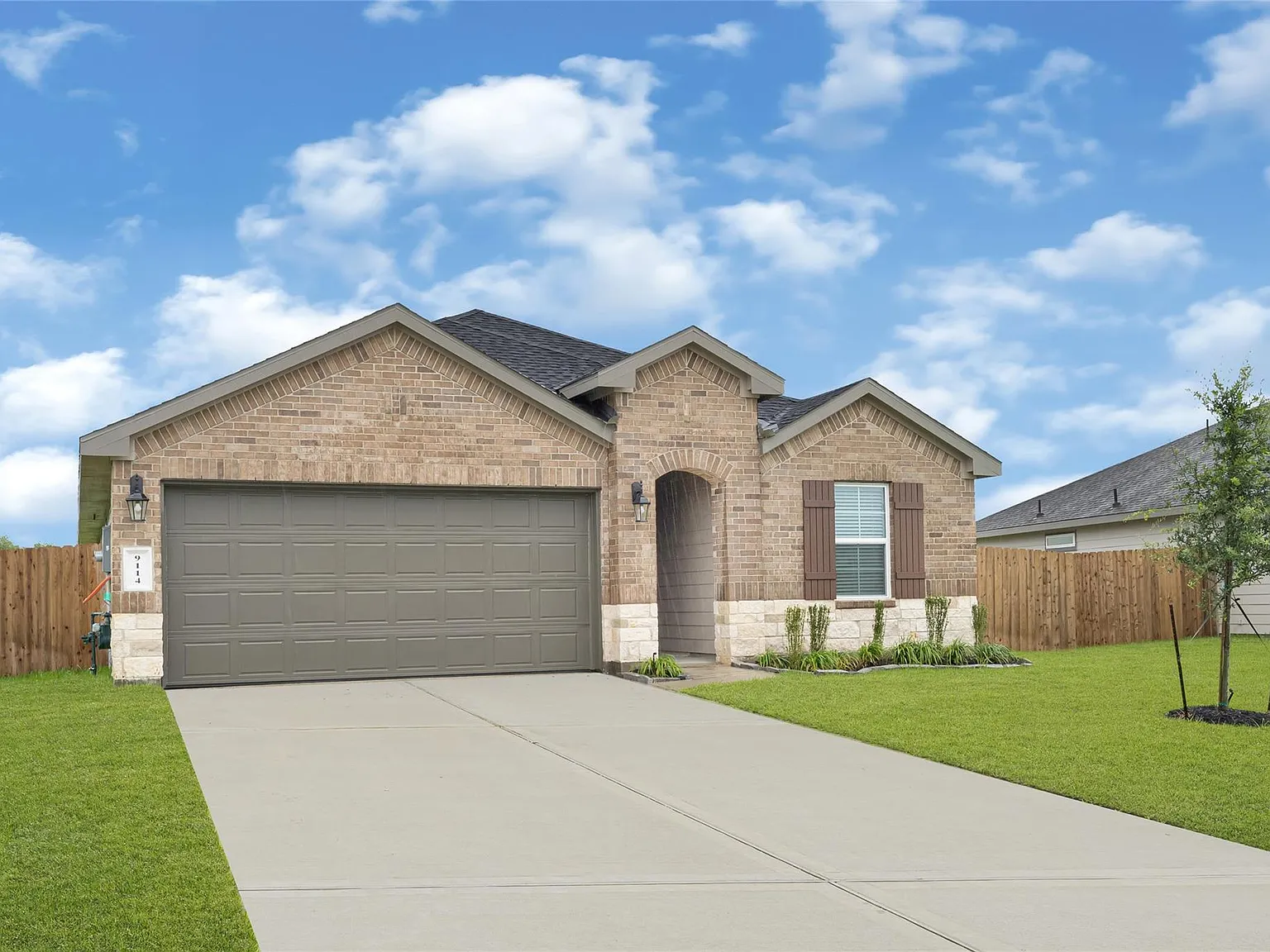 4 bed, 2.5 bath, 1831 sqft, $2,400 — Photo 2