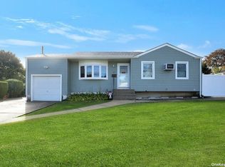 42 Carroll St, Brentwood, NY 11717