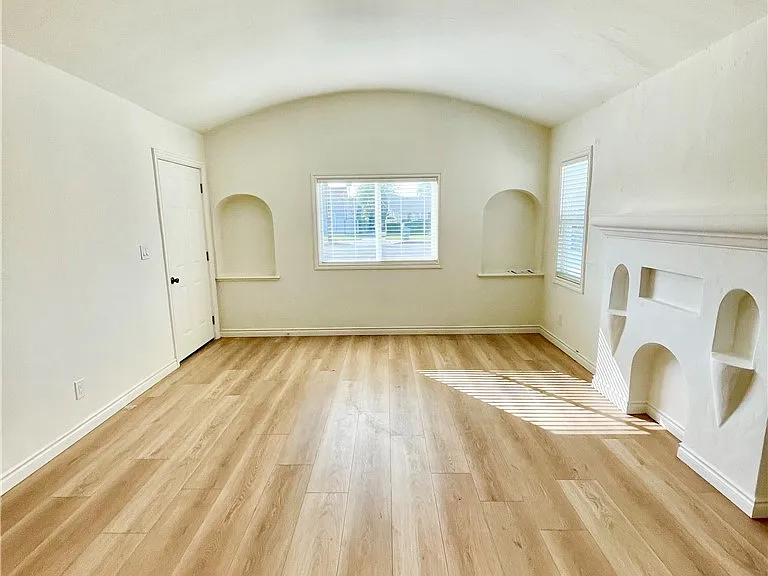 1504 S Garfield Ave — Photo 2