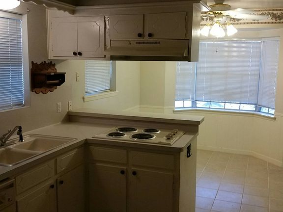4th image of 10102 Antrim Ln