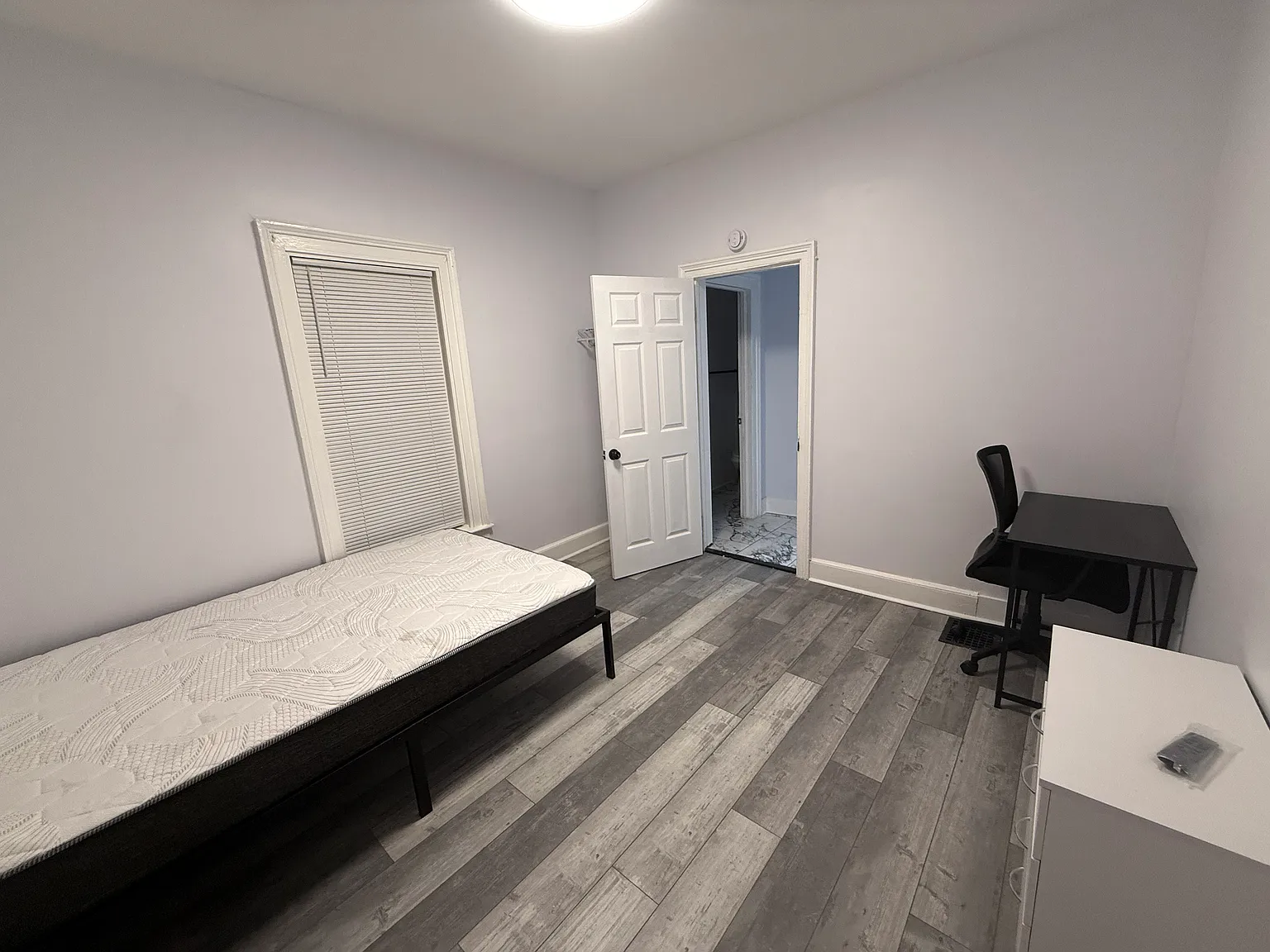3 bed, 1000 sqft, $2,175 — Photo 4