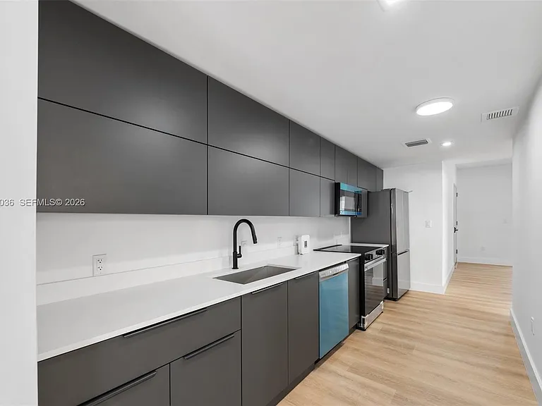 403 SW 12th Ave #3 — Photo 7