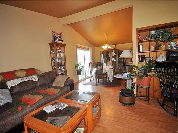 3rd image of 19 Mona Ct