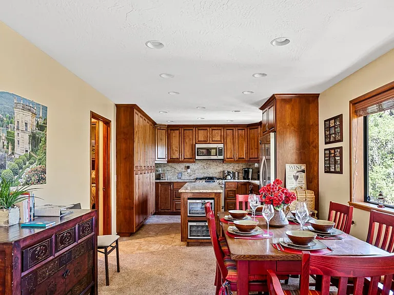 655 Sutter Ln — Photo 11
