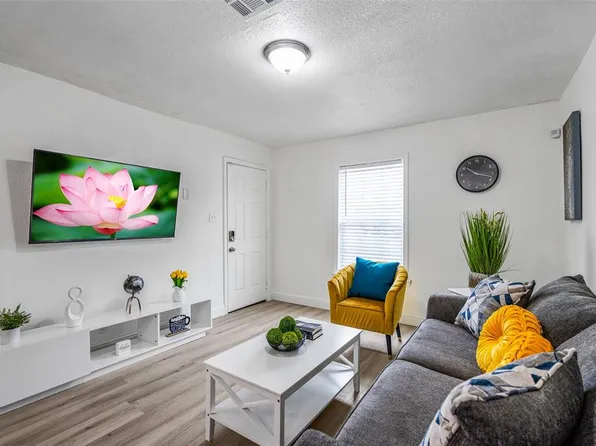 2250 Areba St Unit A, Dallas, TX 75203