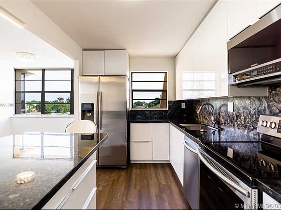 4th image of 2781 Taft St APT 409