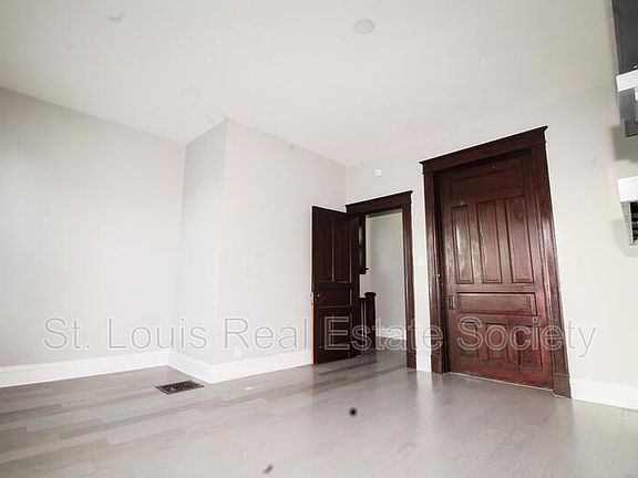 3rd image of 3441 Winnebago St #2F