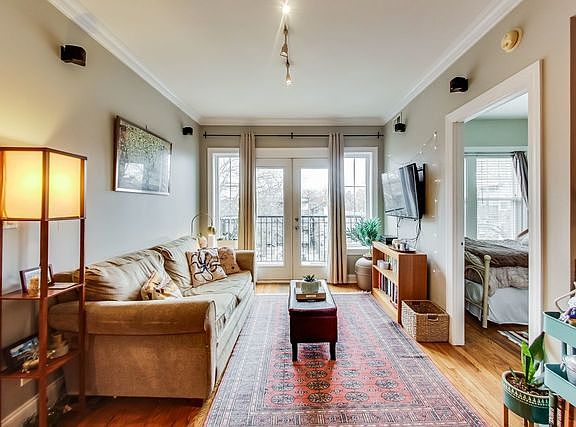 2nd image of 4422 N Ashland Ave APT 3W