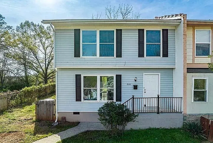 800 Ridge St — Photo 1