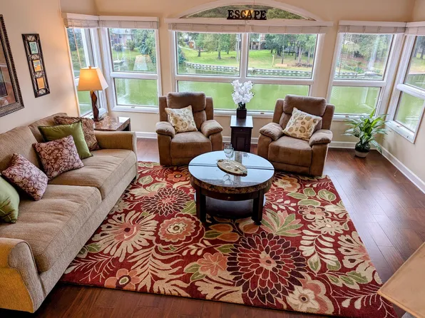 1056 Lake Way Dr, Niceville, FL 32578