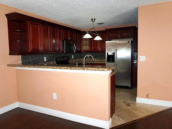 4th image of 4121 Eastridge Cir #1