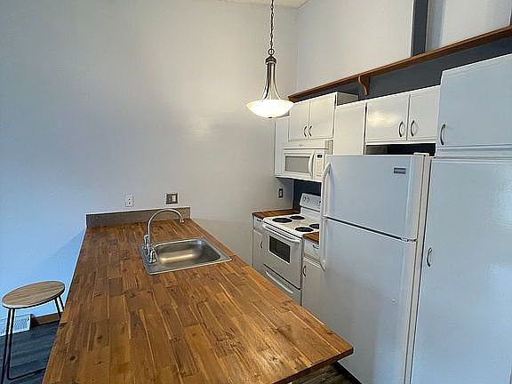 5th image of 1609 Westhampton Dr