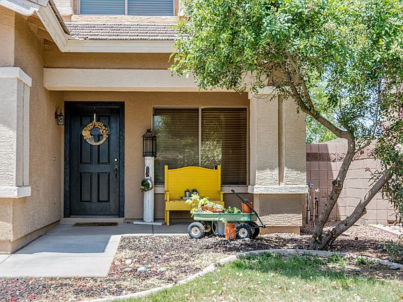 3rd image of 606 E Payton Cir