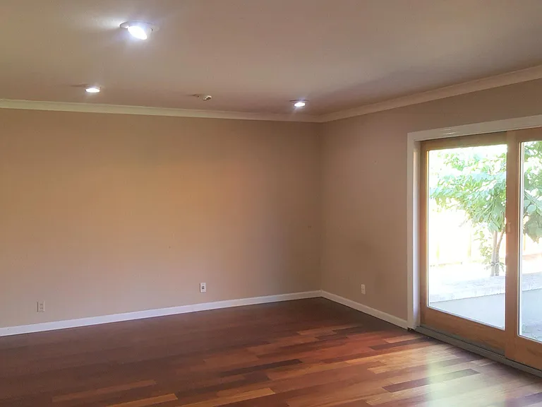 1075 Danbury Dr — Photo 5
