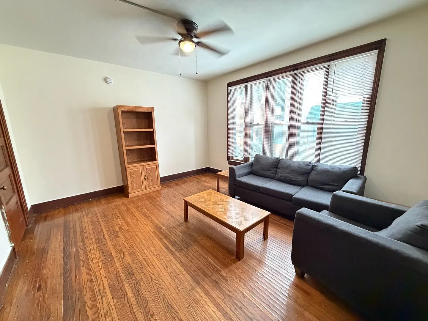 604 W Elm St — Photo 3