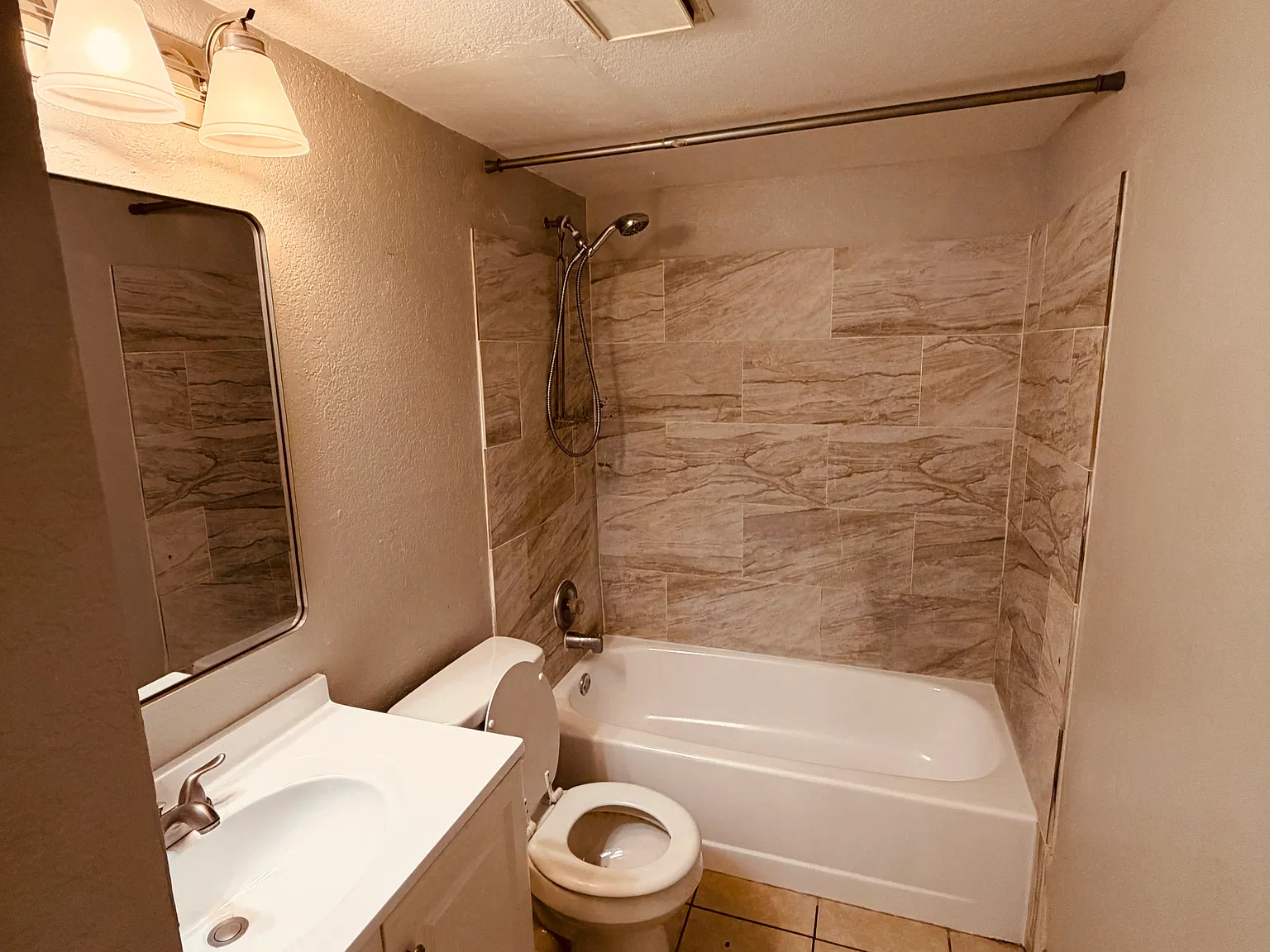 2 bed, 850 sqft, $1,249 — Photo 4