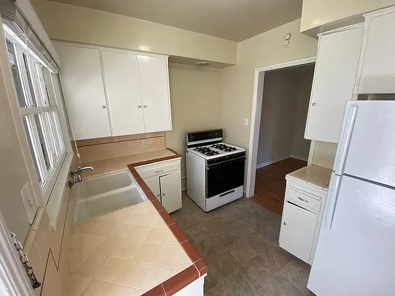 129 Claremont Ave #129 — Photo 4