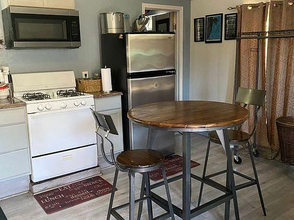 3rd image of 2322 Georgia St Unit 2