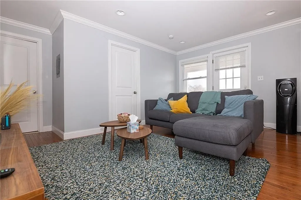 3 bed, 1.0 bath, 756 sqft, $3,000 — Photo 4