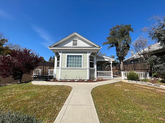 2nd image of 211 Manzanita Ave