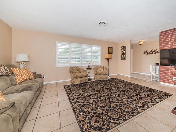 5th image of 11696 Pinedale Ave