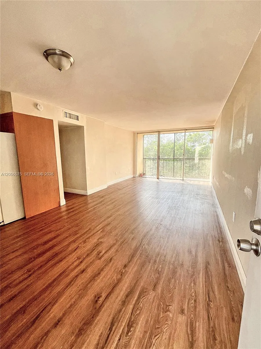 Building Photo - 8870 Fontainebleau Blvd #409
