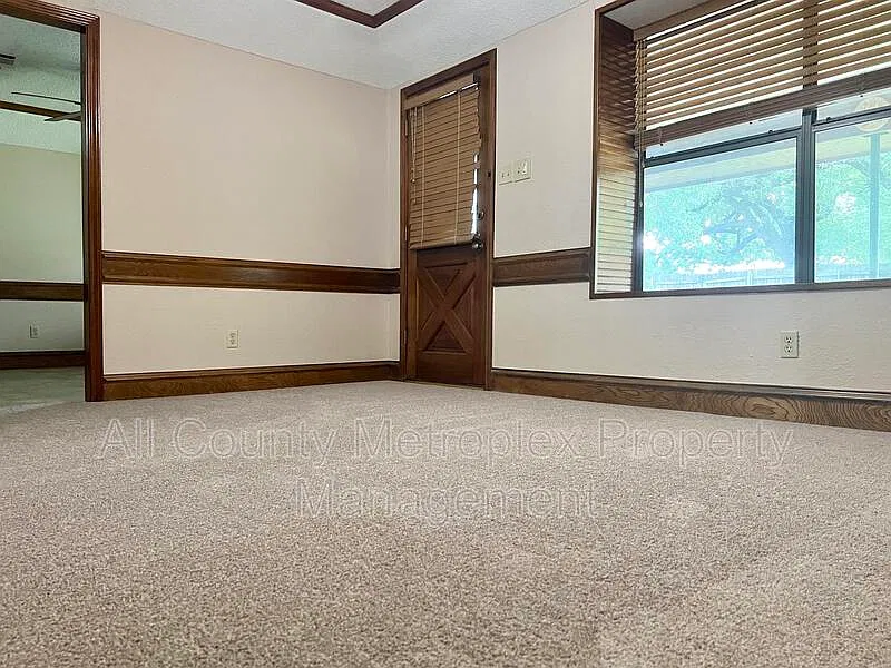 3 bed, 2.0 bath, 1862 sqft, $2,400 — Photo 3