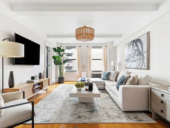 2nd image of 123 W 93rd St APT 6G
