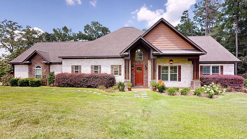 4 bed, 3996 sqft, $3,300 — Photo 1