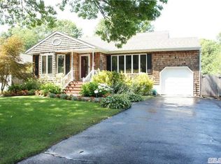 17 Grove Dr, Mastic, NY 11950