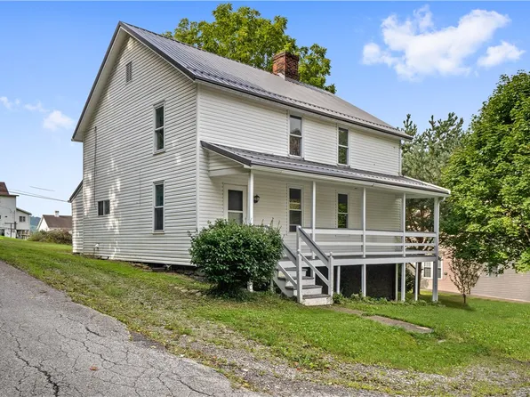 16 1st St, Star Junction, PA 15482